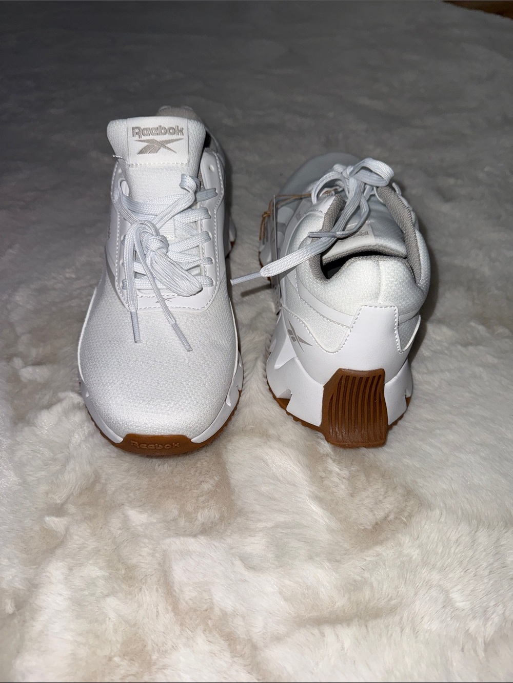 Reebok white sneakers 👟